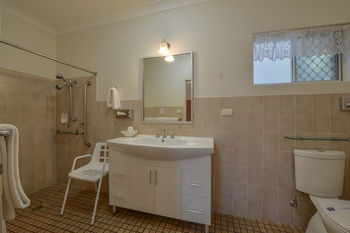 Cadman Motor Inn & Apartments - Goulburn Accommodation 0
