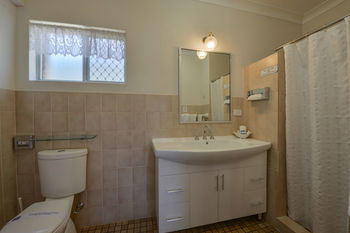 Cadman Motor Inn & Apartments - Goulburn Accommodation 2
