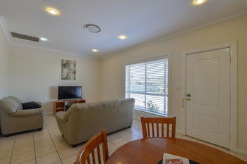 Cadman Motor Inn & Apartments - Goulburn Accommodation 5