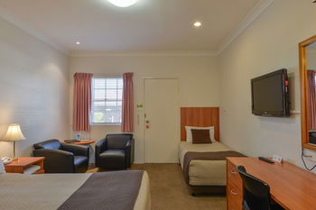 Cadman Motor Inn & Apartments - Goulburn Accommodation 6