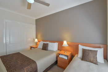 Cadman Motor Inn & Apartments - Goulburn Accommodation 8