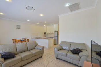 Cadman Motor Inn & Apartments - Goulburn Accommodation 13