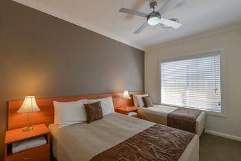 Cadman Motor Inn & Apartments - Goulburn Accommodation 14
