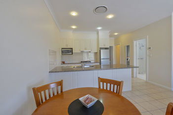 Cadman Motor Inn & Apartments - Goulburn Accommodation 17