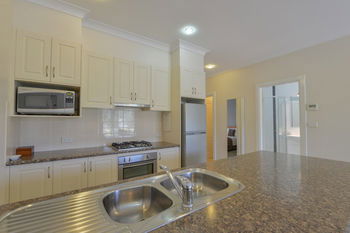 Cadman Motor Inn & Apartments - Goulburn Accommodation 19