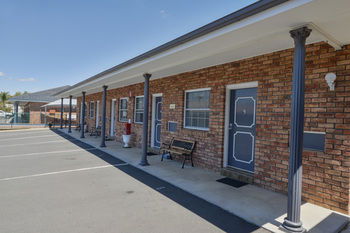 Cadman Motor Inn & Apartments - Goulburn Accommodation 24