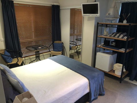 Beach House Redcliffe - Goulburn Accommodation 2
