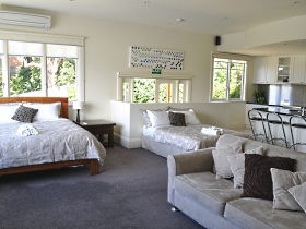 Belton House - Goulburn Accommodation 0