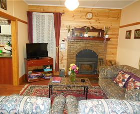 Blue Wren Riverside Cottage - Goulburn Accommodation 4