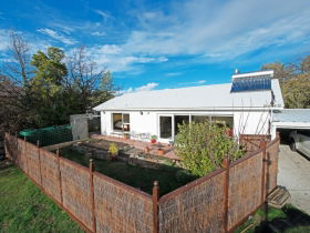 Sandy Bay Chalet - Goulburn Accommodation 1