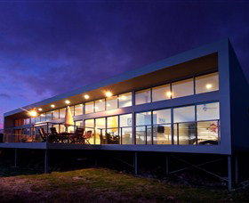 Sunset Bay Escape - Goulburn Accommodation 0