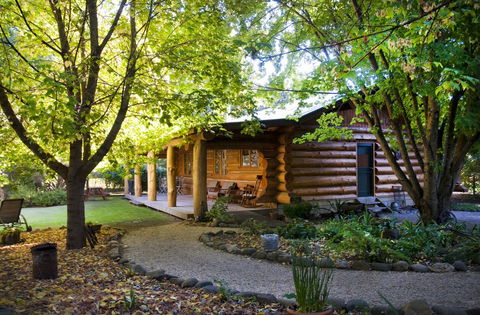 Tewksbury Lodge - Goulburn Accommodation 0