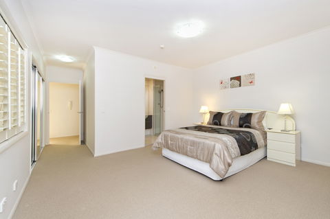 On The Bay Apartments - Goulburn Accommodation 0