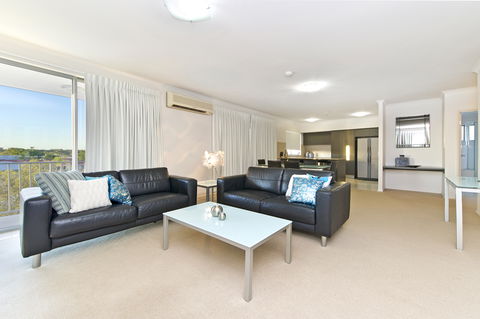 On The Bay Apartments - Goulburn Accommodation 3
