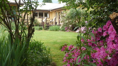 Annie's Garden Retreat - Goulburn Accommodation 1