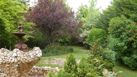 Annie's Garden Retreat - Goulburn Accommodation 3