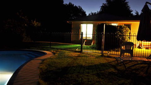 Annie's Garden Retreat - Goulburn Accommodation 5