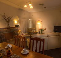 Benson House and Benson Lodge - Goulburn Accommodation