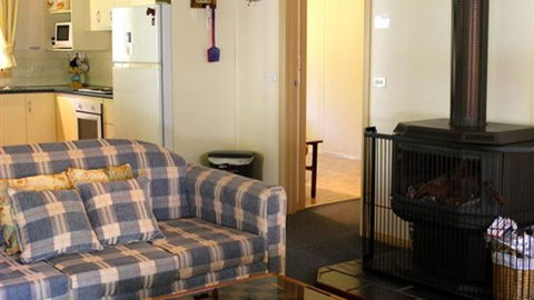 Camellia Lodge - Goulburn Accommodation 5