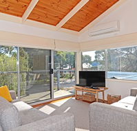 Barrakee Beach House - Anglesea - Goulburn Accommodation