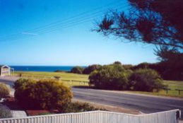 Bott's Beach Retreat - Goulburn Accommodation 4