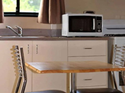 Ipswich Caravan Village - Goulburn Accommodation 0