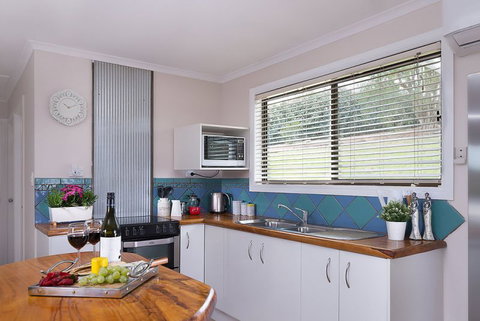 Jacaranda Cottages - Goulburn Accommodation 8