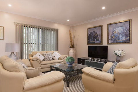 Jacaranda Cottages - Goulburn Accommodation 9