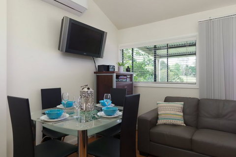 Jacaranda Cottages - Goulburn Accommodation 2