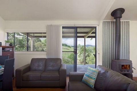 Jacaranda Cottages - Goulburn Accommodation 3