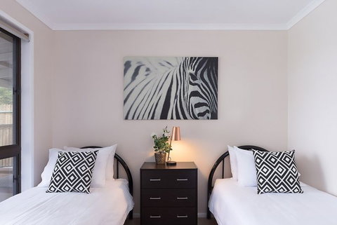 Jacaranda Cottages - Goulburn Accommodation 13