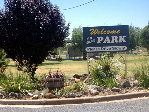 Country Club Caravan Park - Goulburn Accommodation 0