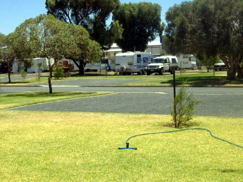 Country Club Caravan Park - Goulburn Accommodation 2