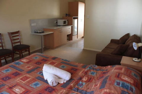 Country Roads Motor Inn - Gayndah - Goulburn Accommodation 2