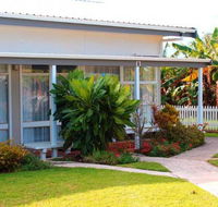 Hibiscus Crown - Goulburn Accommodation