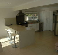 Joylaine Beach House - Goulburn Accommodation