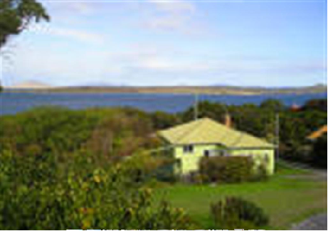 Lady Barron Holiday Home - Goulburn Accommodation 3
