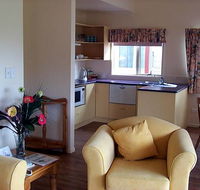 Poinciana Cottages - Goulburn Accommodation