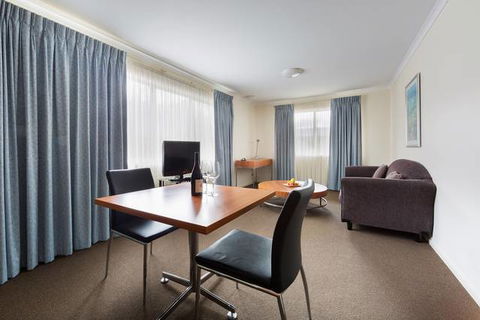 Premier Hotel & Apartments - Goulburn Accommodation 4