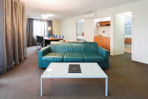 Premier Hotel & Apartments - Goulburn Accommodation 12
