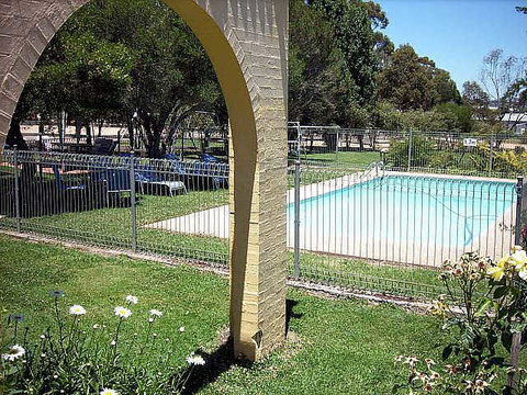 Tarcutta Halfway Motor Inn/Horse Hotel - Goulburn Accommodation 2