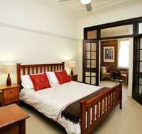 The Bank Guesthouse - Goulburn Accommodation