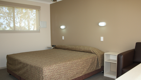 The Bowlo Holiday Cabins - Goulburn Accommodation 2