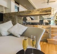 The Feathered Nest - Luxury Wildlife Retreat - Goulburn Accommodation