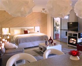 Mumbles - Goulburn Accommodation 0