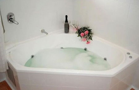 Charlotte Apartments - Goulburn Accommodation 2