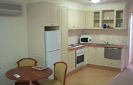 Charlotte Apartments - Goulburn Accommodation 3