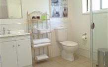 Elm Tree Cottage - Goulburn Accommodation 3