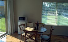 Elm Tree Cottage - Goulburn Accommodation 1