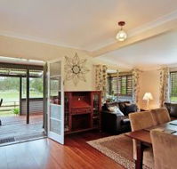 Woollamia Farm Cottage Accommodation - Goulburn Accommodation